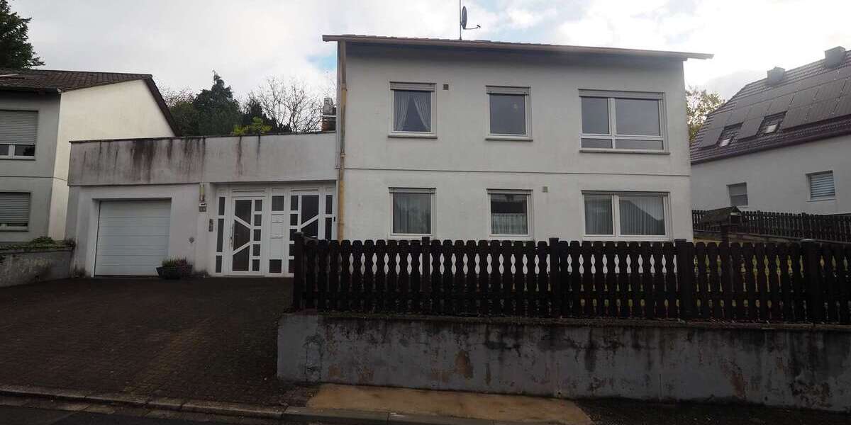 Einfamilienhaus Homburg - 7 Zimmer, 180 m&sup2;, 320.000&euro; | Angebot:25869808