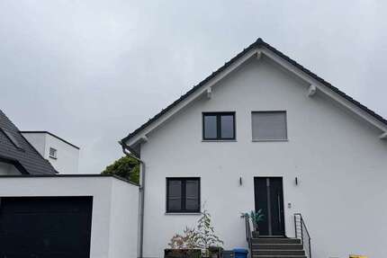 Haus Homburg - 4 Zimmer, 150 m&sup2;, 1.700&euro; | Angebot:25828691