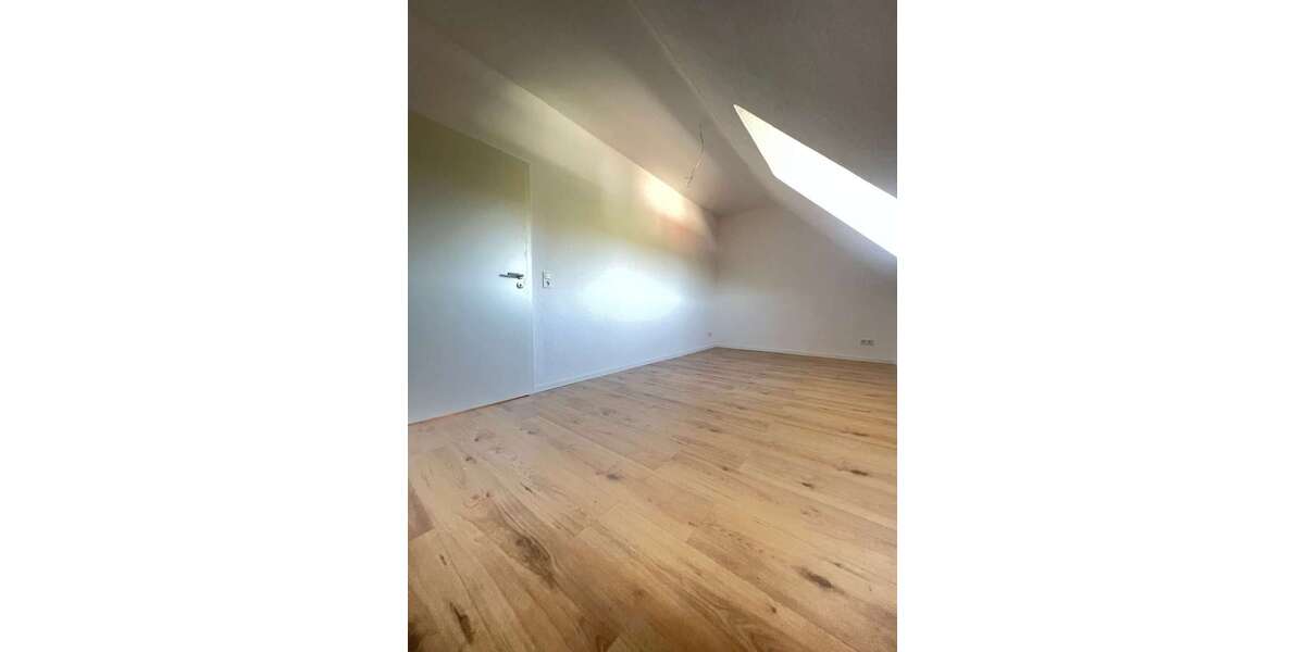 Helle 3-Zimmer-Dachgeschosswohnung in St. Ingbert-Rentrisch ( Saniert) - 3- Sankt Ingbert | Angebot:27111787