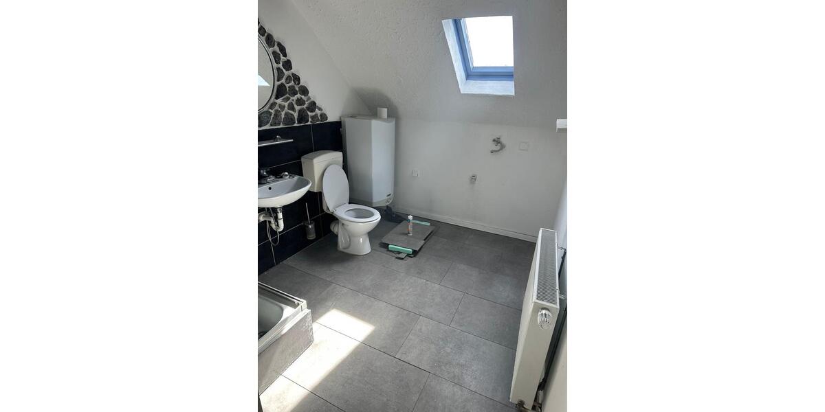 Etagenwohnung Schiffweiler - 1 Zimmer, 40 m&sup2;, 400&euro; | Angebot:26047353