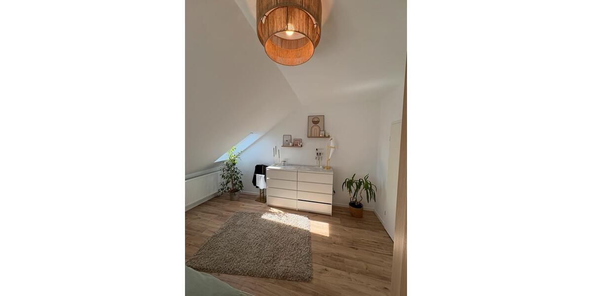 Dachgeschoßwohnung Homburg - 3 Zimmer, 120 m&sup2;, 1.100&euro; | Angebot:26049470