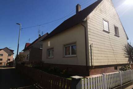 Haus Martinshöhe - 6 Zimmer, 150 m&sup2;, 1.100&euro; | Angebot:26155423