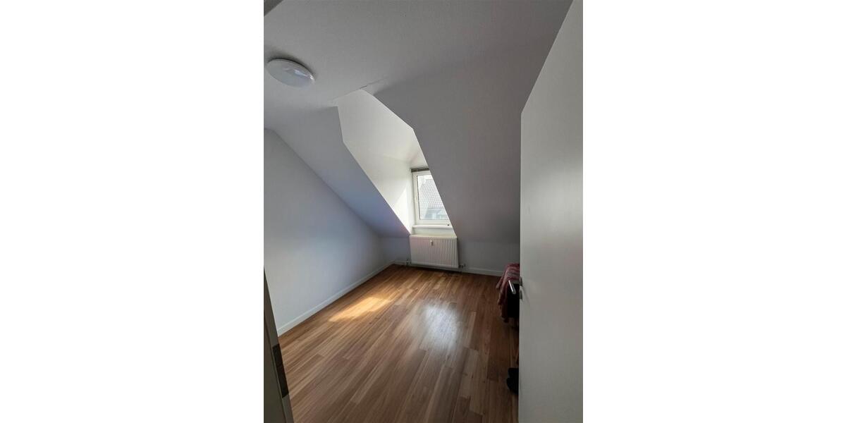 Dachgeschoßwohnung Sankt Ingbert - 3 Zimmer, 76 m&sup2;, 690&euro; | Angebot:25752349