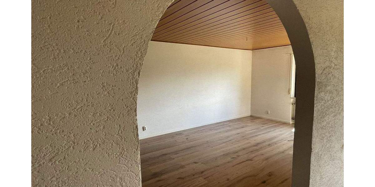 Etagenwohnung Saarbrücken Schafbrücke - 4 Zimmer, 95 m&sup2;, 229.000&euro; | Angebot:25905876