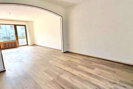 Haus Homburg - 6 Zimmer, 150 m&sup2;, 1.600&euro; | Angebot:26114308