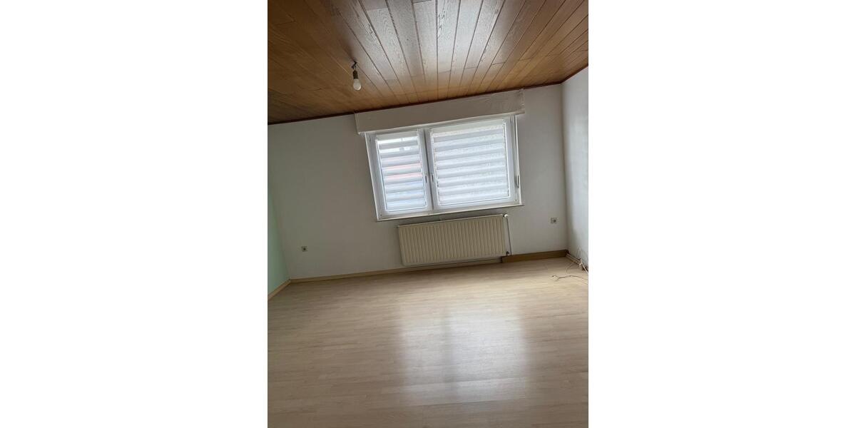 Etagenwohnung Sankt Ingbert - 3 Zimmer, 80 m&sup2;, 700&euro; | Angebot:25957202