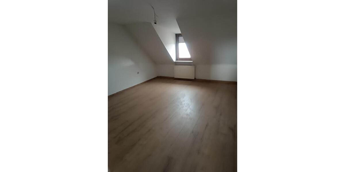 Etagenwohnung Neunkirchen - 4 Zimmer, 100 m&sup2;, 780&euro; | Angebot:25875523