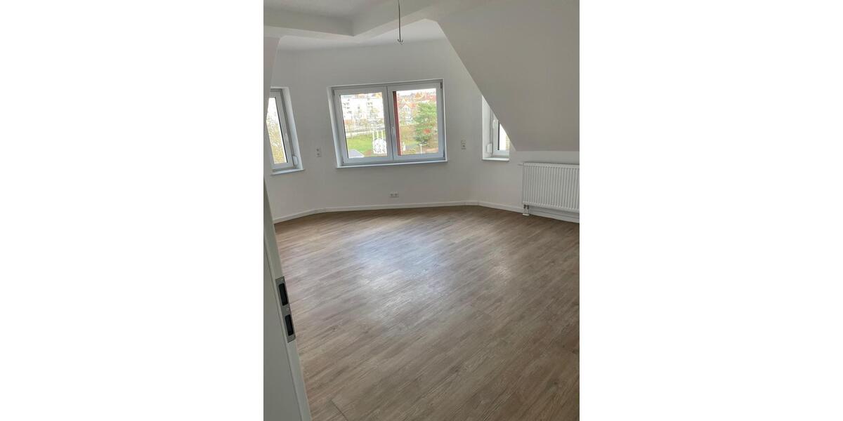 Dachgeschoßwohnung Pirmasens - 6 Zimmer, 138 m&sup2;, 1.200&euro; | Angebot:25395415