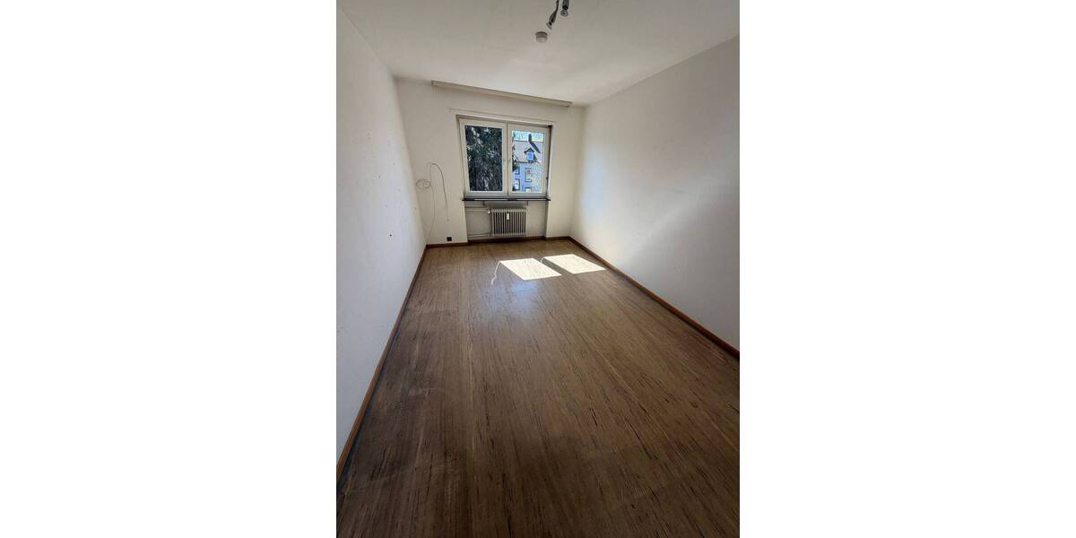 Etagenwohnung Saarbrücken Brebach-Fechingen - 3 Zimmer, 94 m&sup2;, 700&euro; | Angebot:26092634