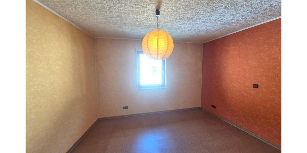 Vielseitiges Zweifamilienhaus mit Gewerbemöglichkeit, zahlreichen Stellplätzen u. idyllischem Garten - Zweifamilienhaus Friedelhausen Friedelhausen | Angebot:22137659