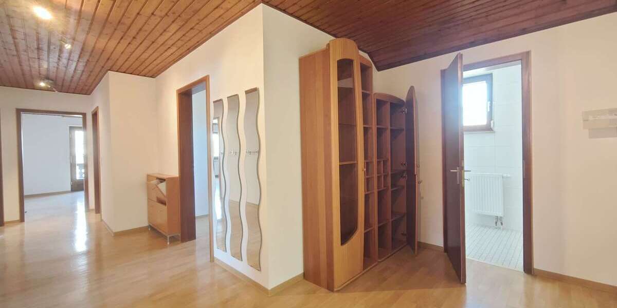 Etagenwohnung Homburg - 3.5 Zimmer, 109 m&sup2;, 850&euro; | Angebot:26916346