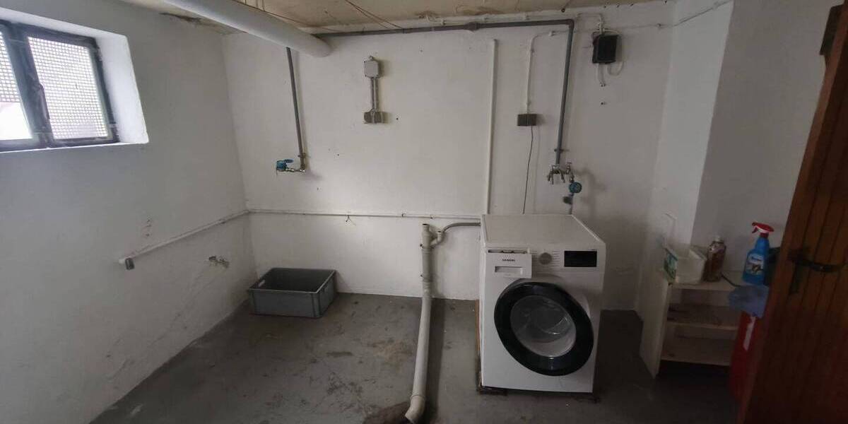 Attraktives Zweifamilienhaus in ruhiger Lage - Mehrfamilienhaus, Wohnhaus Schiffweiler Landsweiler | Angebot:26146960