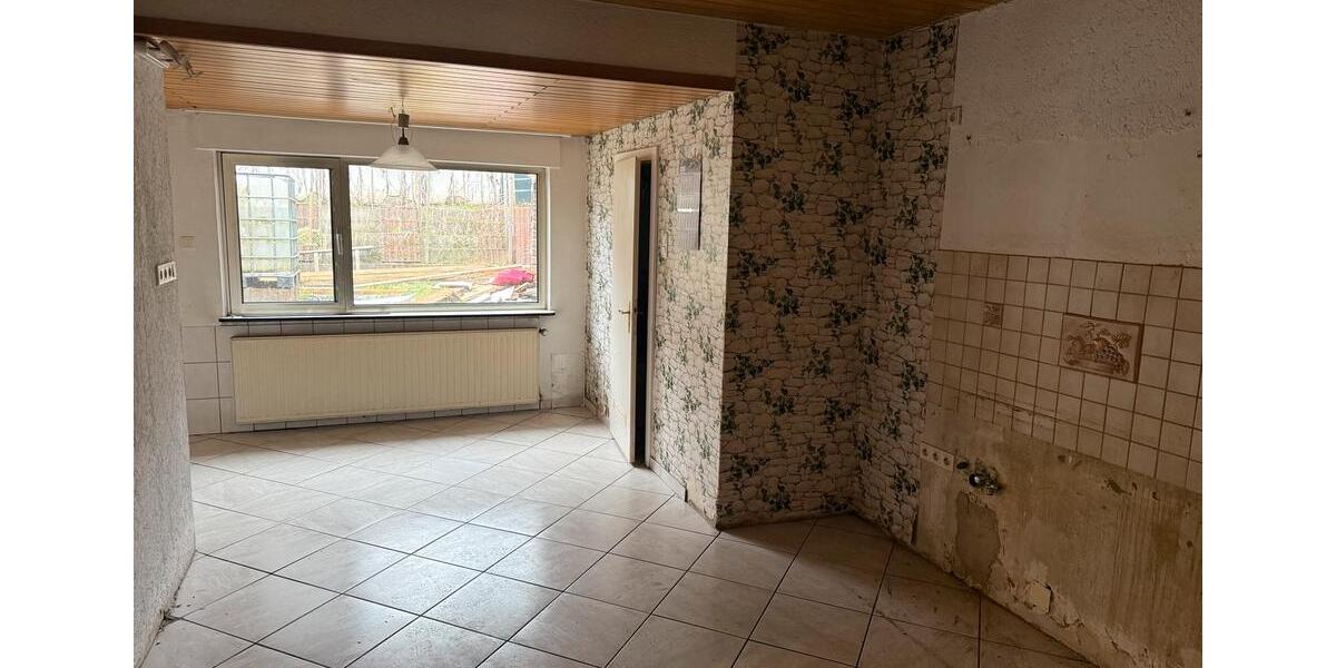 Einfamilienhaus Bexbach - 7 Zimmer, 140 m&sup2;, 136.000&euro; | Angebot:24397424