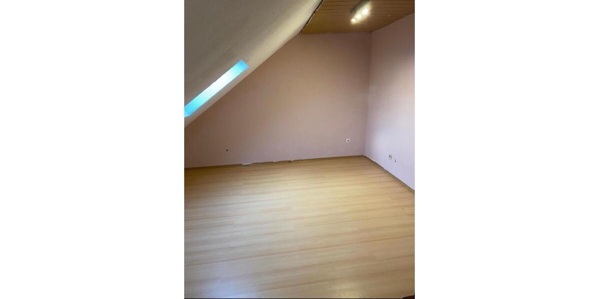 Dachgeschoßwohnung Quierschied - 1 Zimmer, 120 m&sup2;, 480&euro; | Angebot:26042560