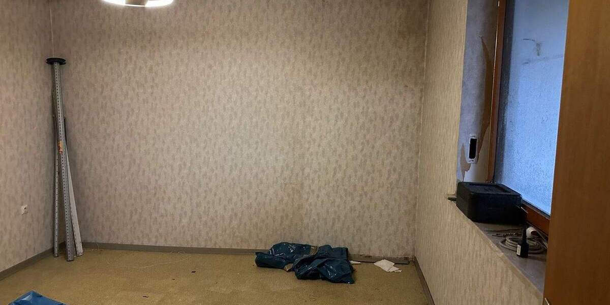 Einfamilienhaus Schiffweiler Heiligenwald - 8 Zimmer, 162 m&sup2;, 126.000&euro; | Angebot:25669773