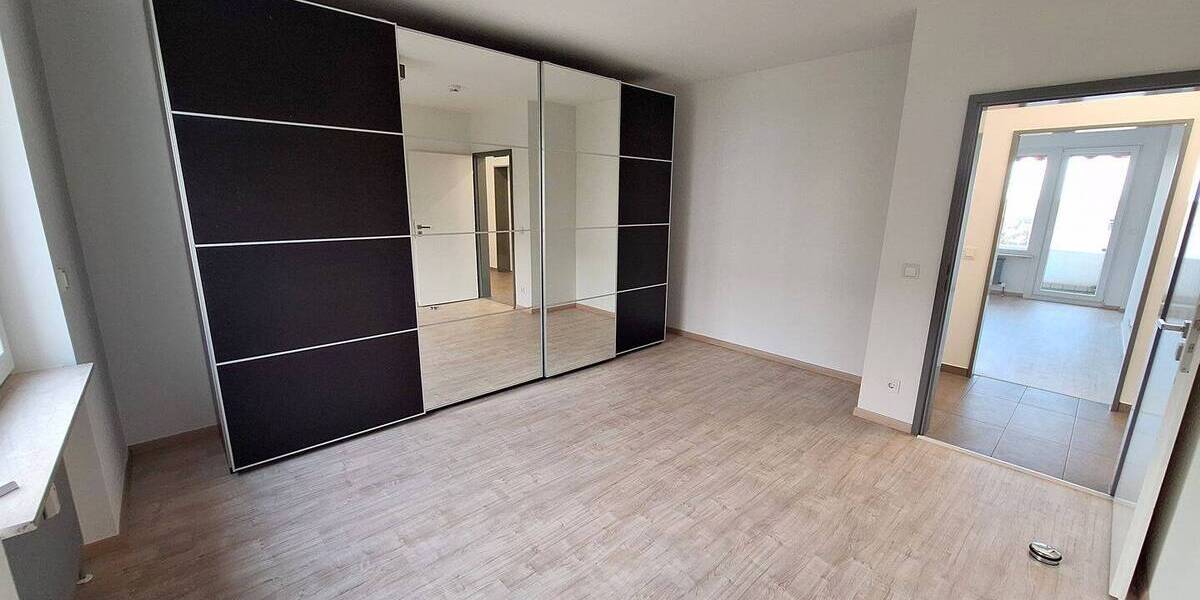 Etagenwohnung Saarbrücken Eschberg - 3 Zimmer, 82 m&sup2;, 175.000&euro; | Angebot:25695185