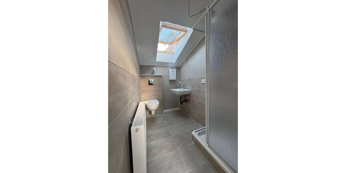 Sanierte 2-Zimmer-Dachgeschosswohnung mit neuem Bad in Ensheim - Dachgeschoßwohnung Saarbrücken-Halberg Halberg | Angebot:26931577