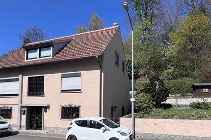 Haus Kirkel - 7 Zimmer, 150 m&sup2;, 320.000&euro; | Angebot:26122621