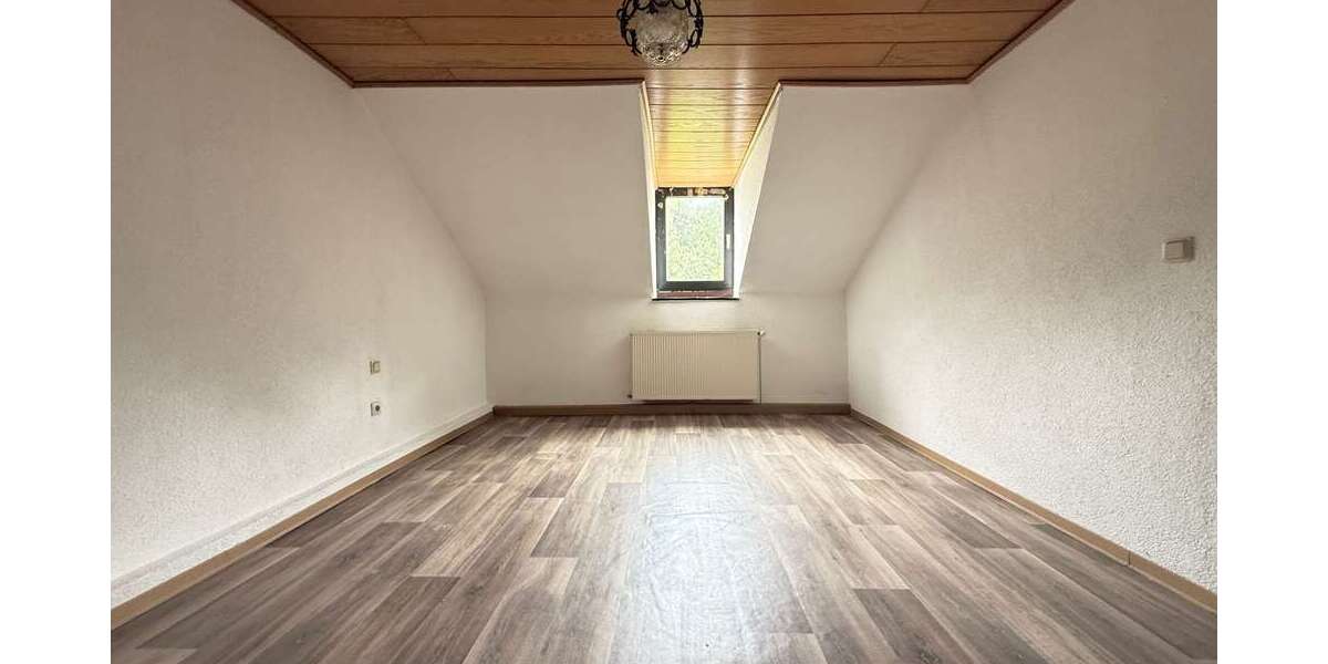 Gemütliche 3-Zimmer-Dachgeschosswohnung mit ca. 72 m² in Friedrichsthal-Bildstock - 3- Friedrichsthal | Angebot:27312609
