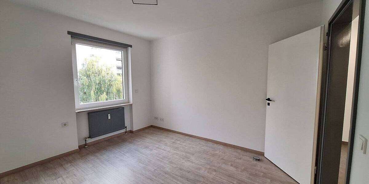 Etagenwohnung Saarbrücken Eschberg - 3 Zimmer, 82 m&sup2;, 175.000&euro; | Angebot:25695185
