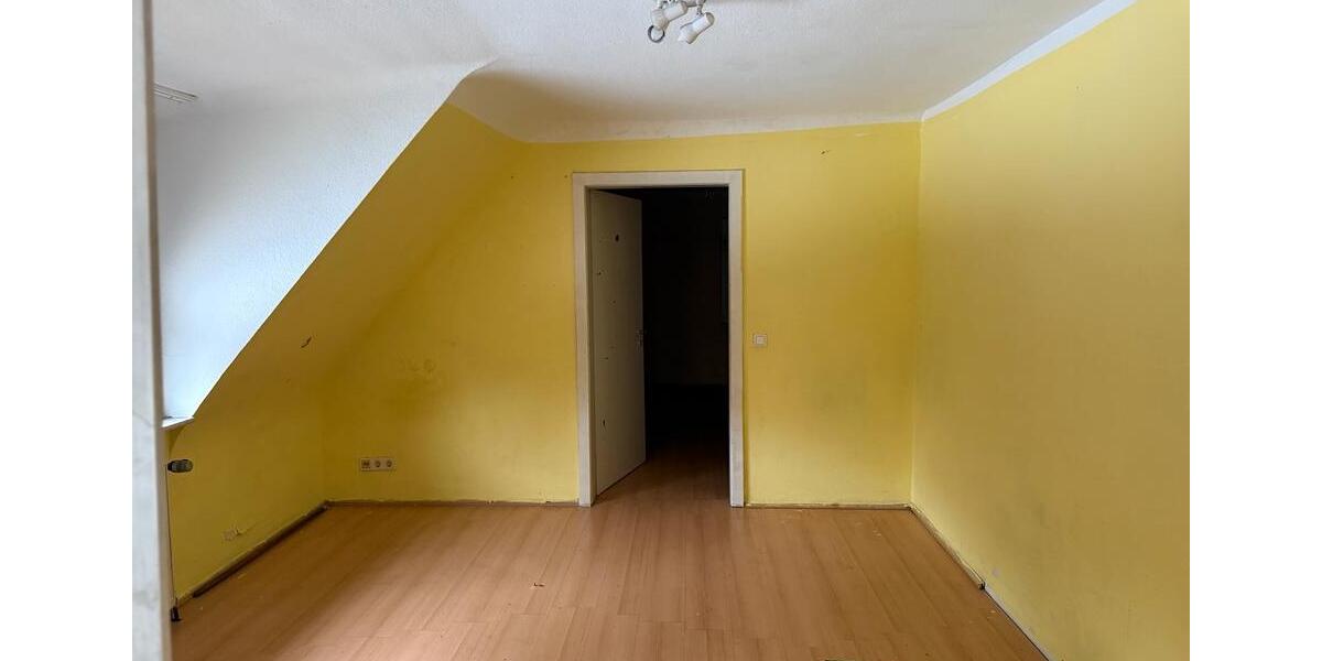 Einfamilienhaus Bexbach - 7 Zimmer, 140 m&sup2;, 136.000&euro; | Angebot:24397424