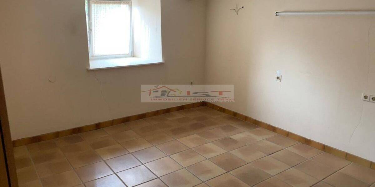 Doppelhaushälfte Jettenbach - 8 Zimmer, 170 m&sup2;, 150.000&euro; | Angebot:25666424