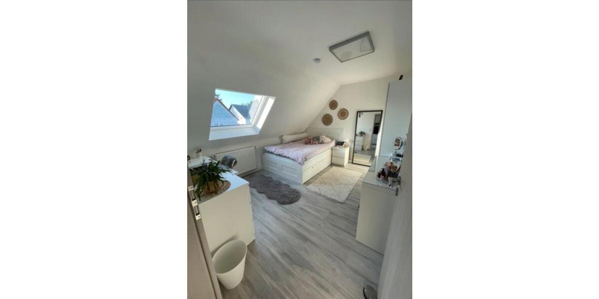 Dachgeschoßwohnung Homburg - 4 Zimmer, 110 m&sup2;, 950&euro; | Angebot:25989372