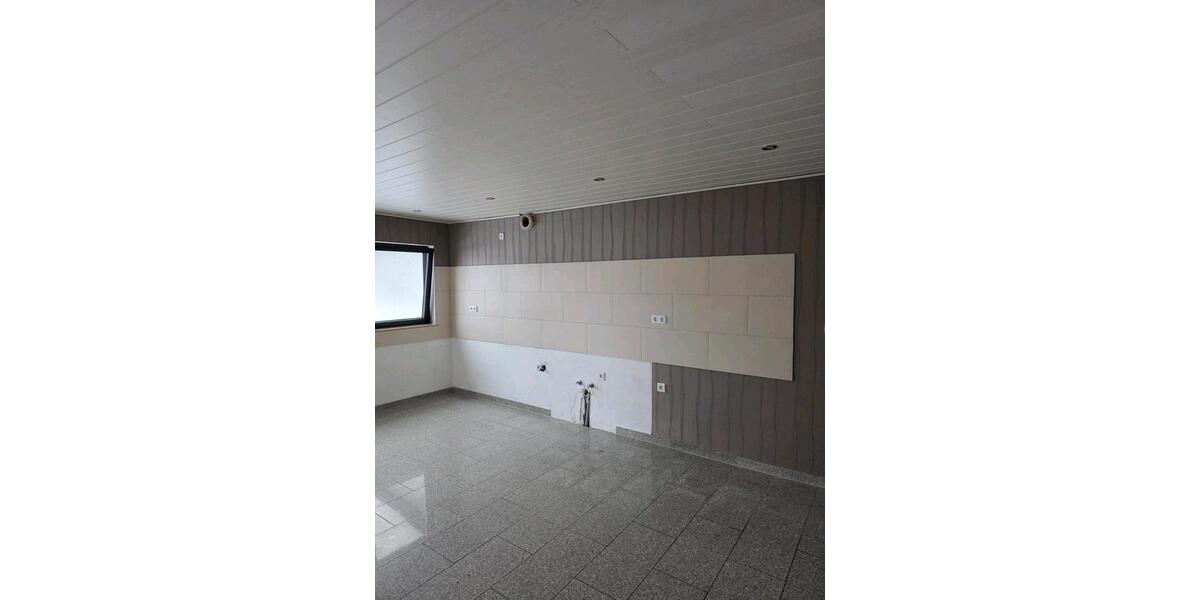 Erdgeschoßwohnung Neunkirchen - 4 Zimmer, 153 m&sup2;, 900&euro; | Angebot:25379472