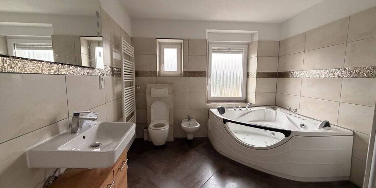 Mehrfamilienhaus, Wohnhaus Schiffweiler - 6 Zimmer, 184 m&sup2;, 265.000&euro; | Angebot:26187887