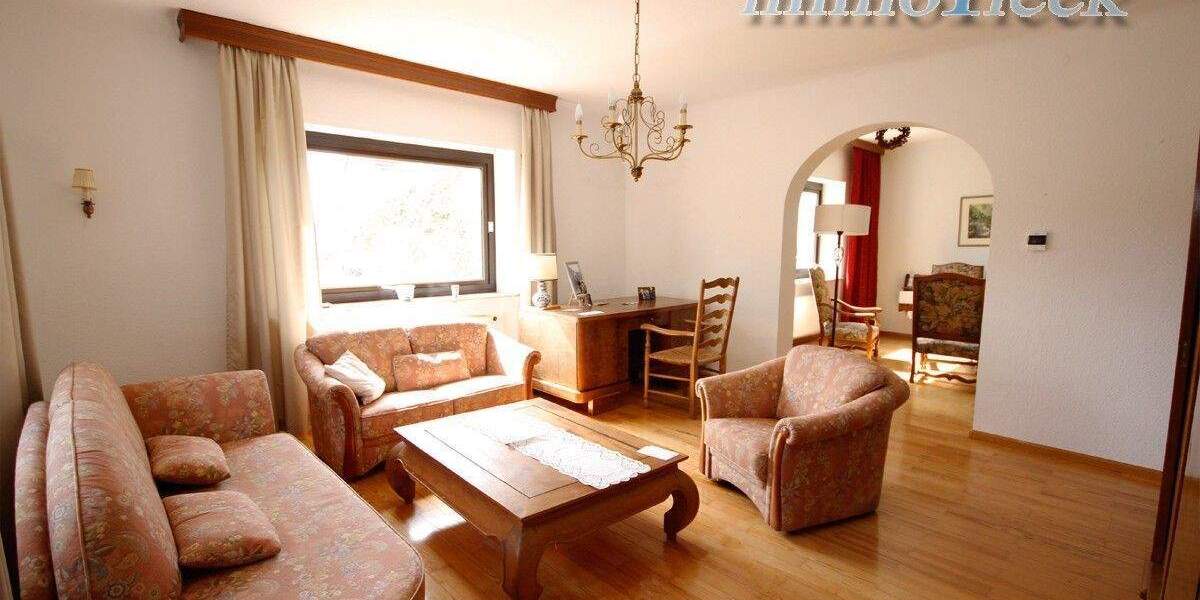 Doppelhaushälfte Bexbach - 9 Zimmer, 213 m&sup2;, 278.000&euro; | Angebot:25664167