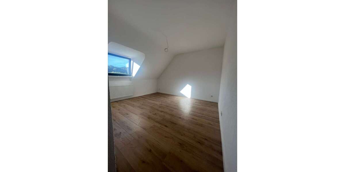 Helle 3-Zimmer-Dachgeschosswohnung in St. Ingbert-Rentrisch ( Saniert) - 3- Sankt Ingbert | Angebot:27111787