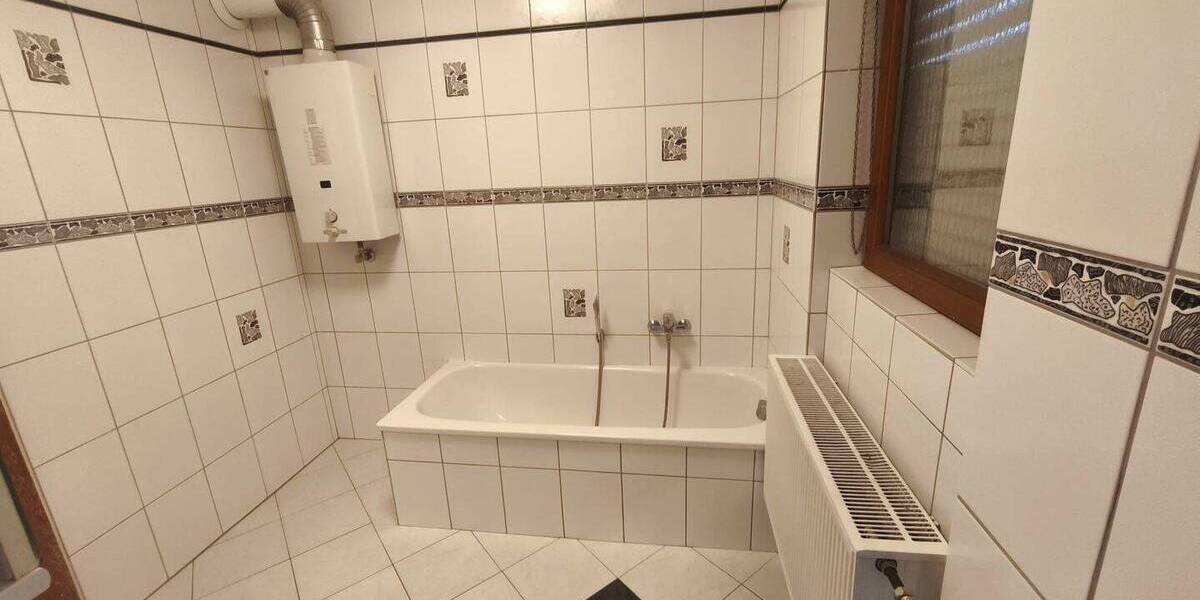 Attraktives Zweifamilienhaus in ruhiger Lage - Mehrfamilienhaus, Wohnhaus Schiffweiler Landsweiler | Angebot:26146960