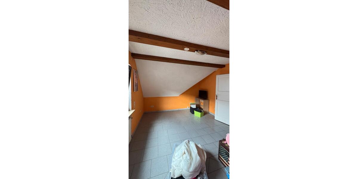 Dachgeschoßwohnung Eppelborn - 6 Zimmer, 120 m&sup2;, 1.350&euro; | Angebot:25752717