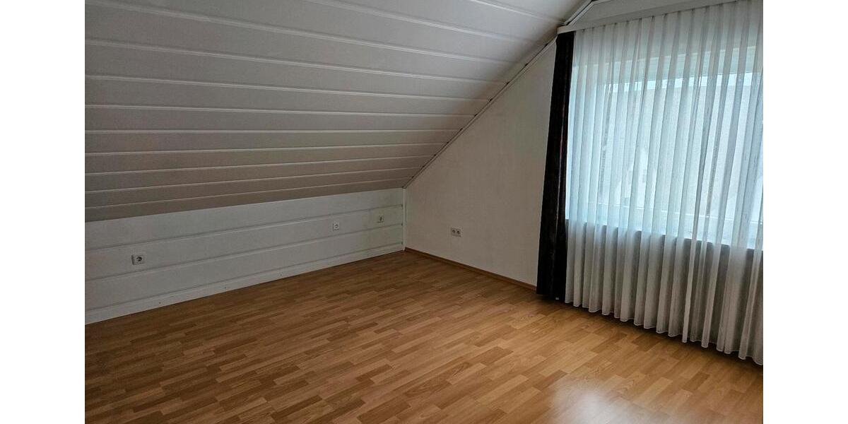 Dachgeschoßwohnung Saarbrücken Brebach-Fechingen - 4 Zimmer, 86 m&sup2;, 269.000&euro; | Angebot:26476052