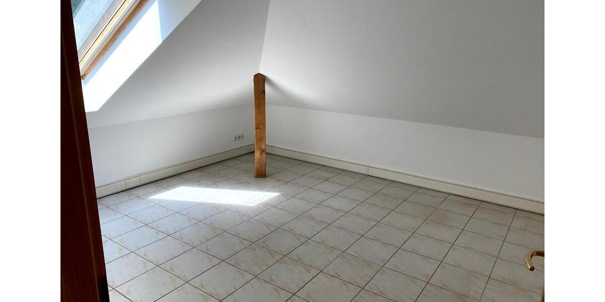 Dachgeschoßwohnung Schiffweiler - 2 Zimmer, 75 m&sup2;, 610&euro; | Angebot:25172676