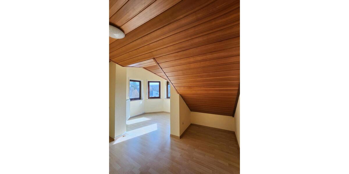 Dachgeschoßwohnung Homburg - 3 Zimmer, 77 m&sup2;, 970&euro; | Angebot:25395692