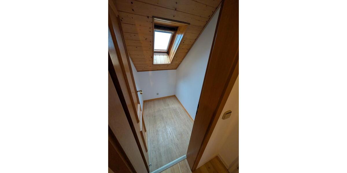 Dachgeschoßwohnung Queidersbach - 3 Zimmer, 98 m&sup2;, 1.250&euro; | Angebot:25280682