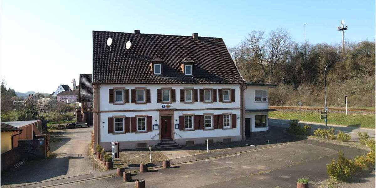 Einfamilienhaus Schrollbach Schrollbach - 19 Zimmer, 473 m&sup2;, 280.000&euro; | Angebot:23812902