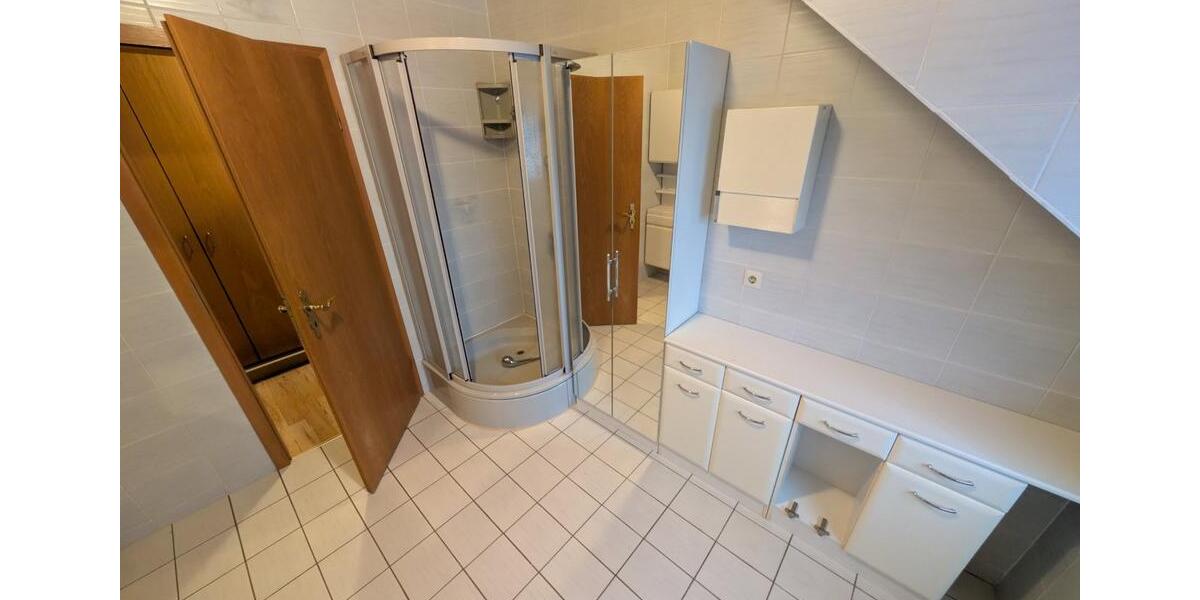 Dachgeschoßwohnung Queidersbach - 3 Zimmer, 98 m&sup2;, 1.250&euro; | Angebot:25280682
