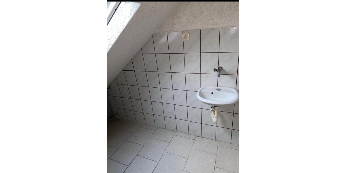 Dachgeschoßwohnung Quierschied - 1 Zimmer, 120 m&sup2;, 480&euro; | Angebot:26042560