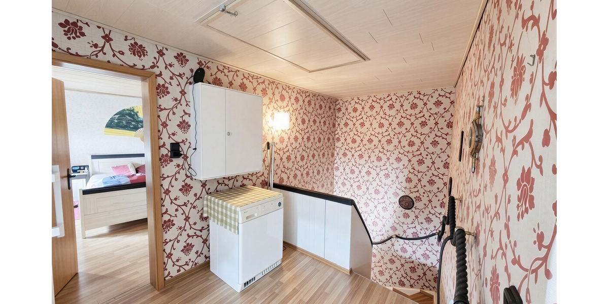 Reserviert-EFH mit Anbau, 2 Garagen & mehreren Stellplätzen – Renovierungsobjekt mit viel Potenzial für den schmalen Geldbeutel - Einfamilienhaus Gries | Angebot:27179286