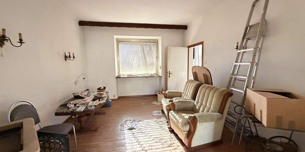 Mehrfamilienhaus, Wohnhaus Neunkirchen/Saar Hangard - 6 Zimmer, 120 m&sup2;, 59.000&euro; | Angebot:25736185