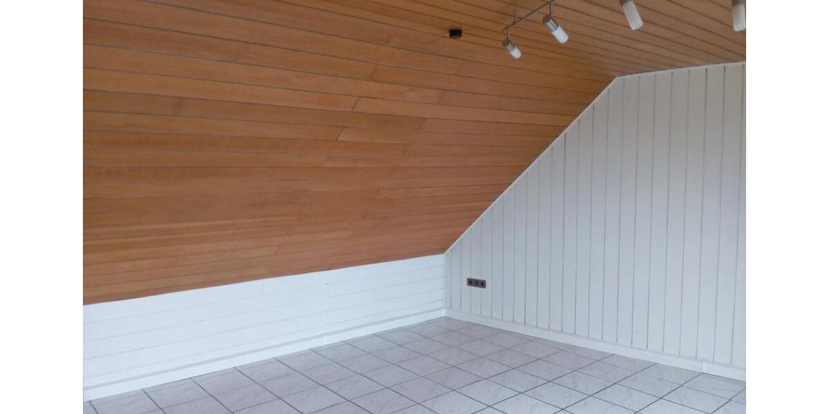 Dachgeschoßwohnung Homburg - 3 Zimmer, 65 m&sup2;, 450&euro; | Angebot:25992317