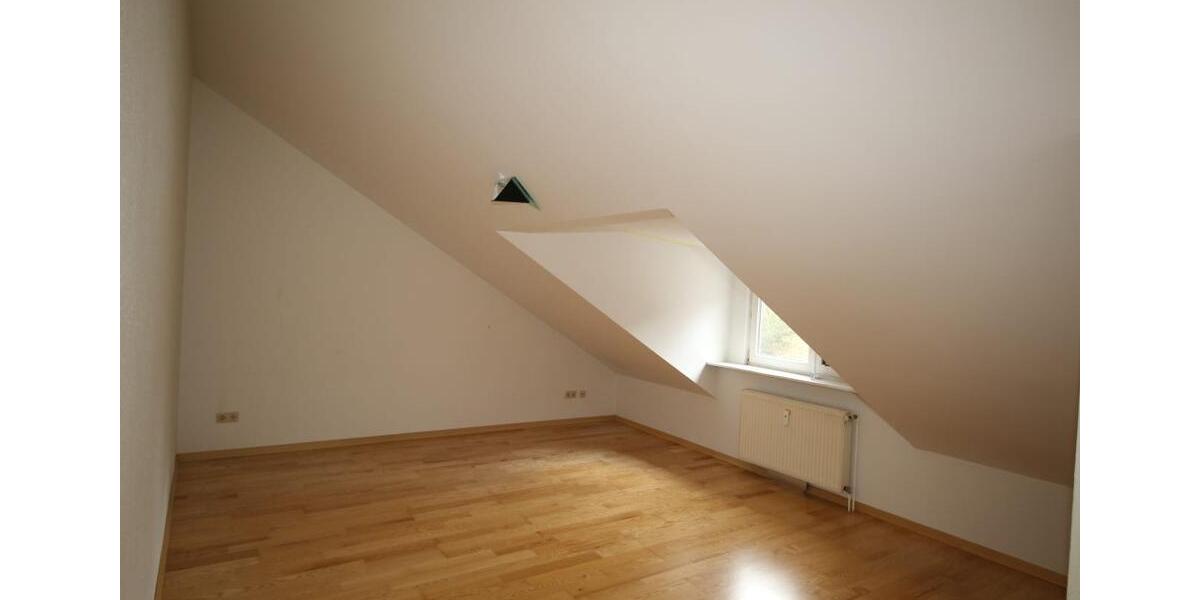 Dachgeschoßwohnung Sankt Ingbert - 2.5 Zimmer, 73 m&sup2;, 162.000&euro; | Angebot:26258865