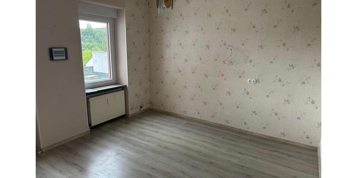 Dachgeschoßwohnung Saarbrücken Dudweiler - 4 Zimmer, 128 m&sup2;, 1.200&euro; | Angebot:23691162