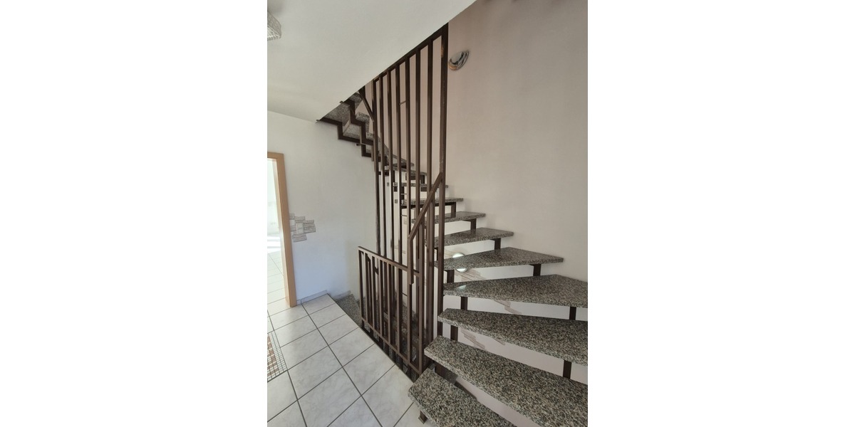 Kapitalanlagepaket: 3 vermietete Reihenhäuser in Reihe mit Garagen und Grundstück - Wohn- & Geschäftshaus Queidersbach | Angebot:21107898