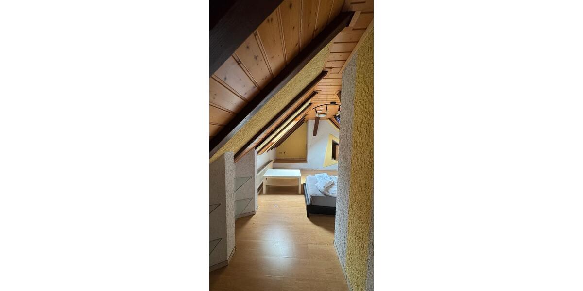 Dachgeschoßwohnung Eppelborn - 6 Zimmer, 120 m&sup2;, 1.350&euro; | Angebot:25752717