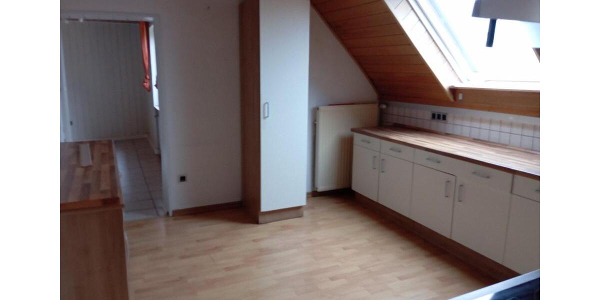 Dachgeschoßwohnung Homburg - 3 Zimmer, 65 m&sup2;, 450&euro; | Angebot:25992317