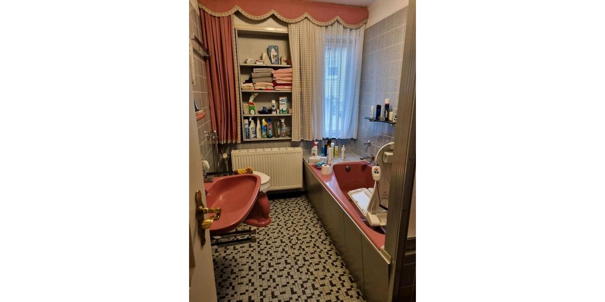 Erdgeschoßwohnung Pirmasens Niedersimten - 5 Zimmer, 135 m&sup2;, 900&euro; | Angebot:25546352