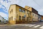 Wohn- und Geschäftshaus in St. Ingbert - für Investoren - mit Wohnung, Gewerbe, Garten und Garagen - Reihenendhaus Sankt Ingbert St. Ingbert | Angebot:23973449